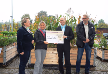 VHS Braunschweig Scheckübergabe